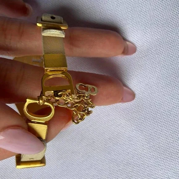 Authentic 2000s Christian Dior White and Gold Nameplate Bracelet - Picture 4 of 4